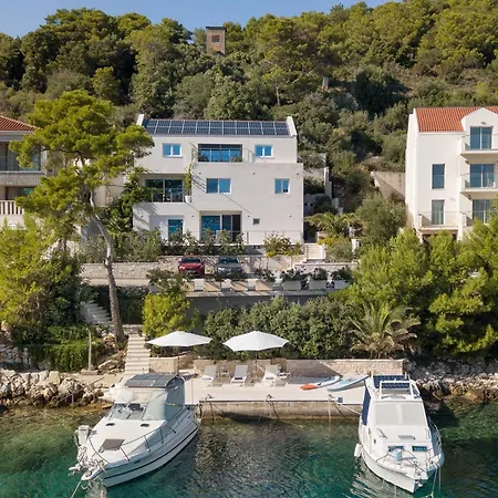 By The Sea Pasadur, - 24472 *