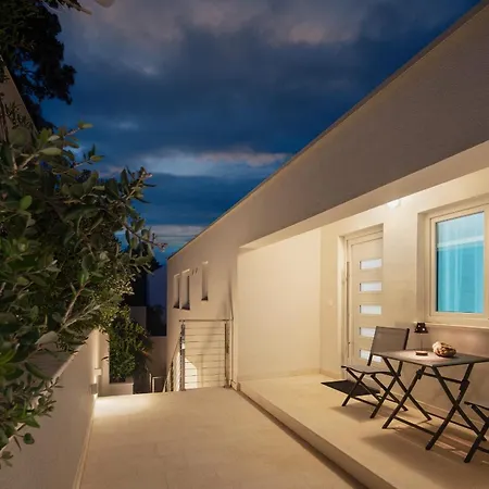 By The Sea Pasadur, - 24472 *