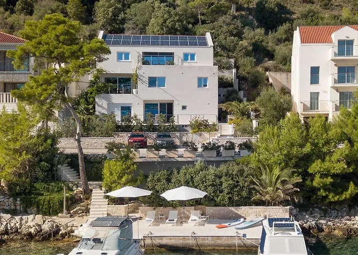 By The Sea Pasadur, - 24472 *