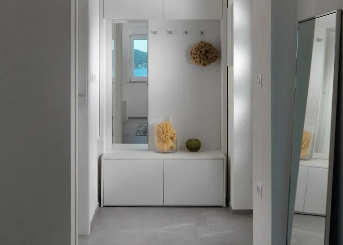 Appartement By The Sea Pasadur, - 24472 *